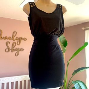 Material girl Fitted black dress